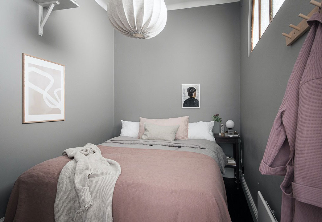 瑞典 42 平米奇趣公寓 | 彩绘玻璃门与黑色木地板的创意设计-10