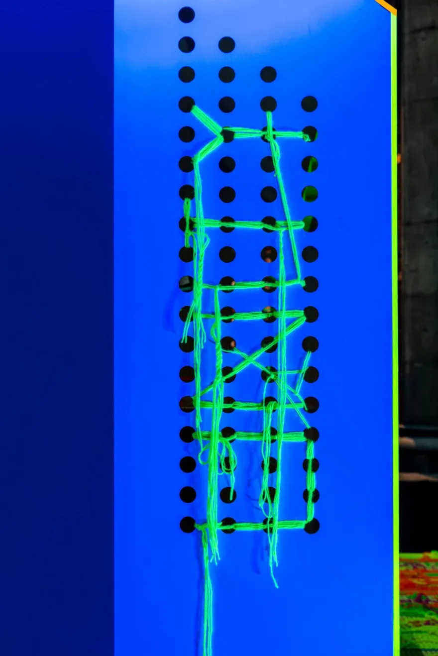 《爱与统一》霓虹灯雕塑丨英国丨莫拉格·迈尔斯考-11