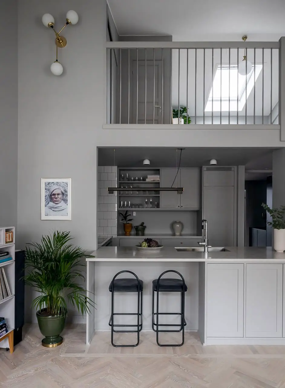 30 年代瑞典建筑中的温馨灰色家庭复式公寓-4