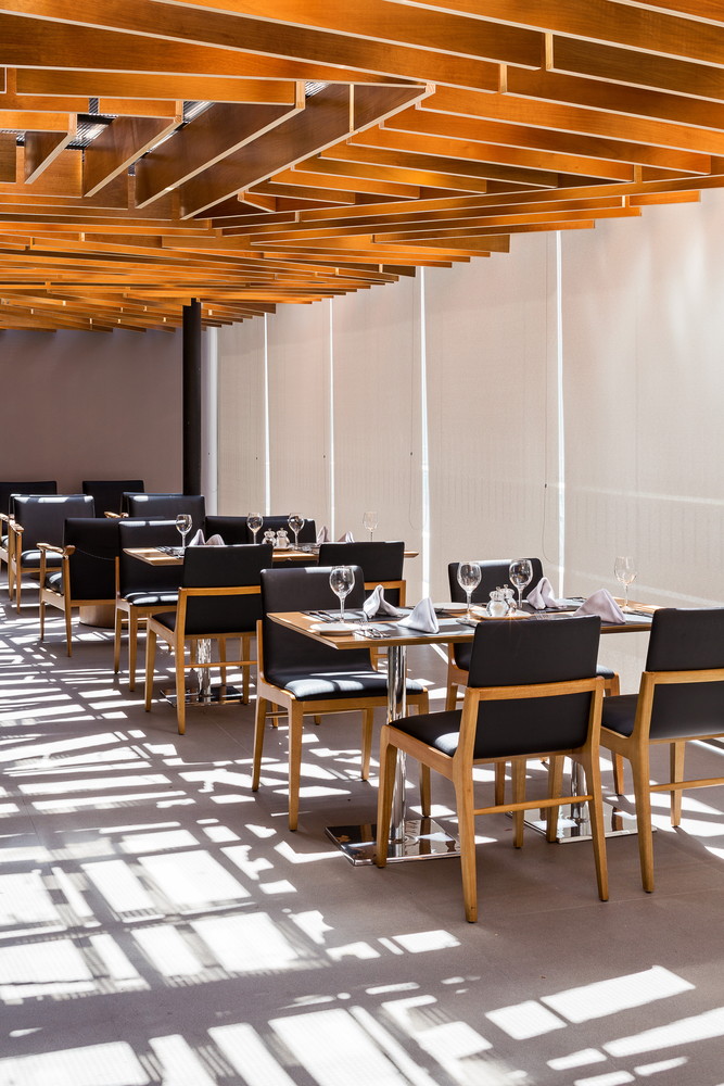 巴西 Norton 餐厅的悬浮木质天花板设计-36