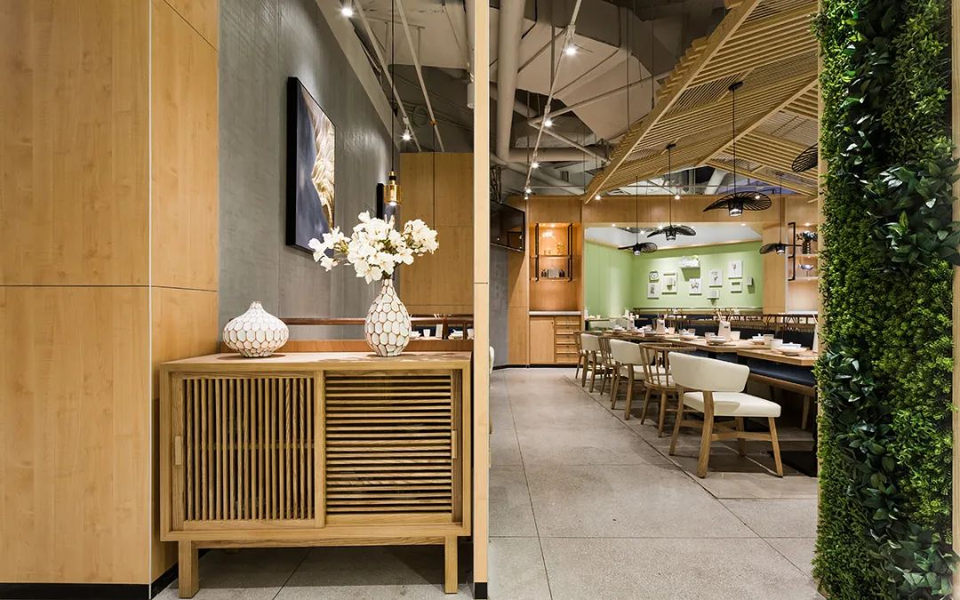 深圳卅卅串串店 | 简约精致，还原老成都风味-6