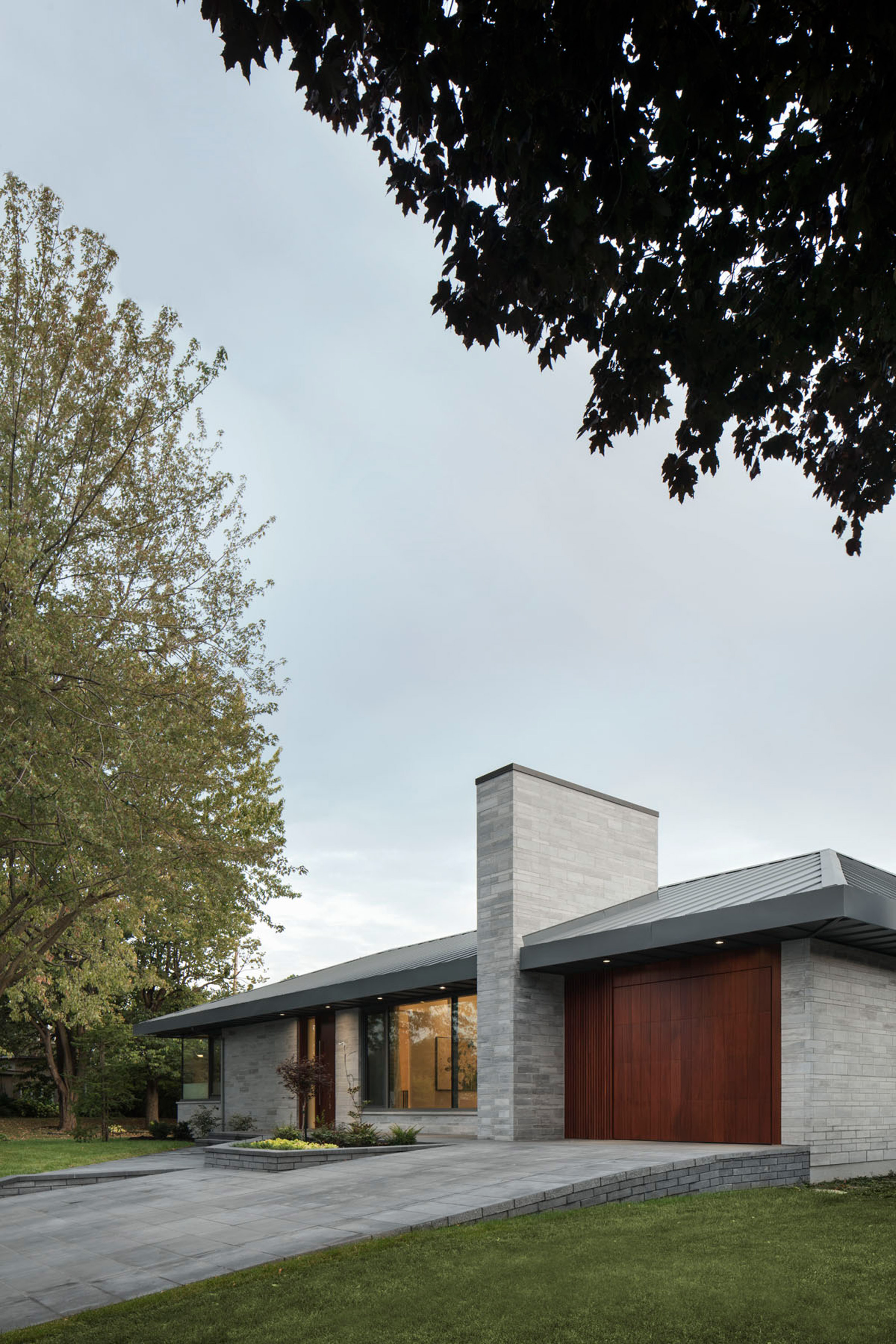 Naturehumaine renovates mid-century Prairie House with minimal interiors-5