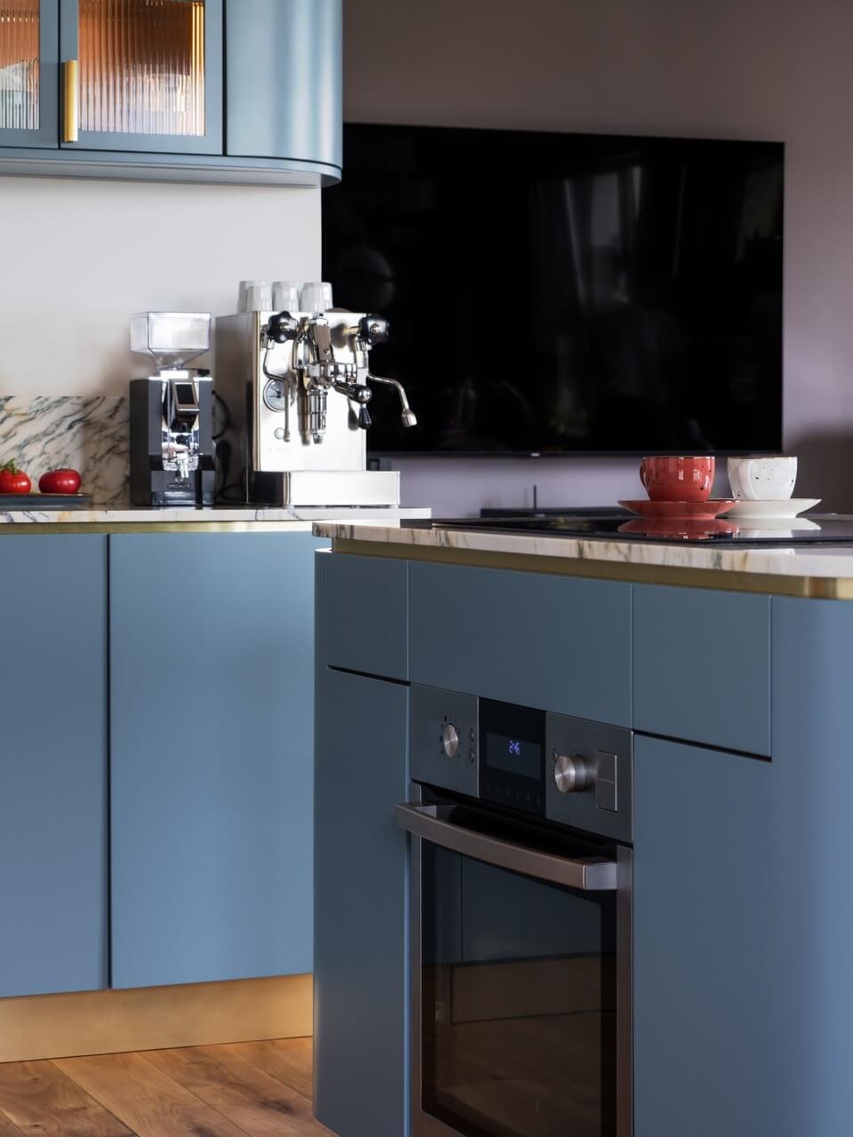 Aranżacja kuchni w stylu włoskich lat 50. - styl i niebanalny design - PLN Design-6