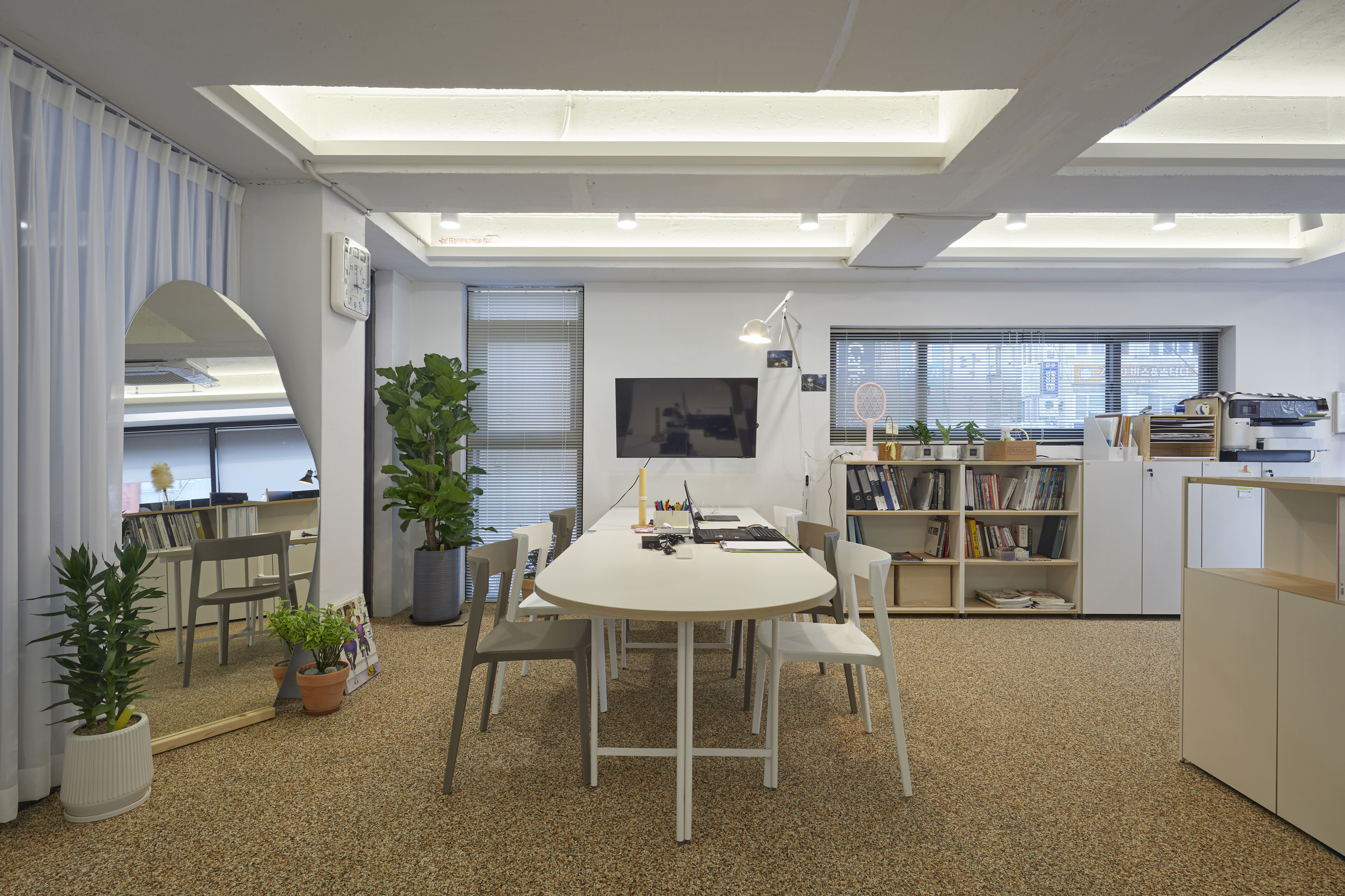 极简 24 平米办公空间设计-4