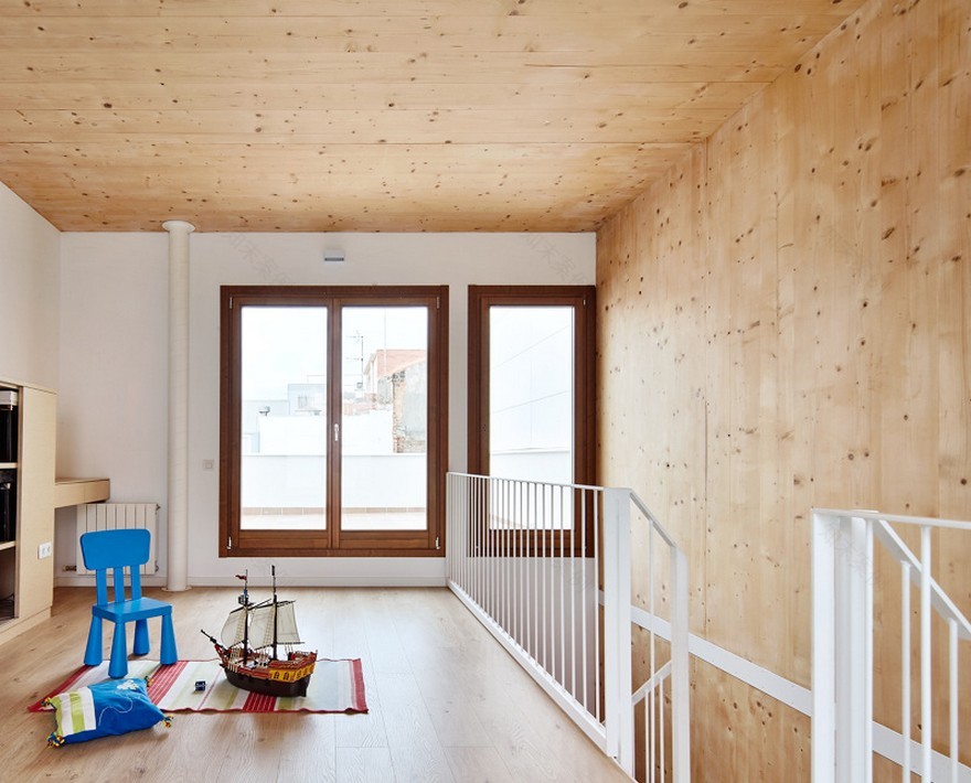 Energy-Efficient Home Built Between Two Dividing Walls in Terrassa, Barcelona-23