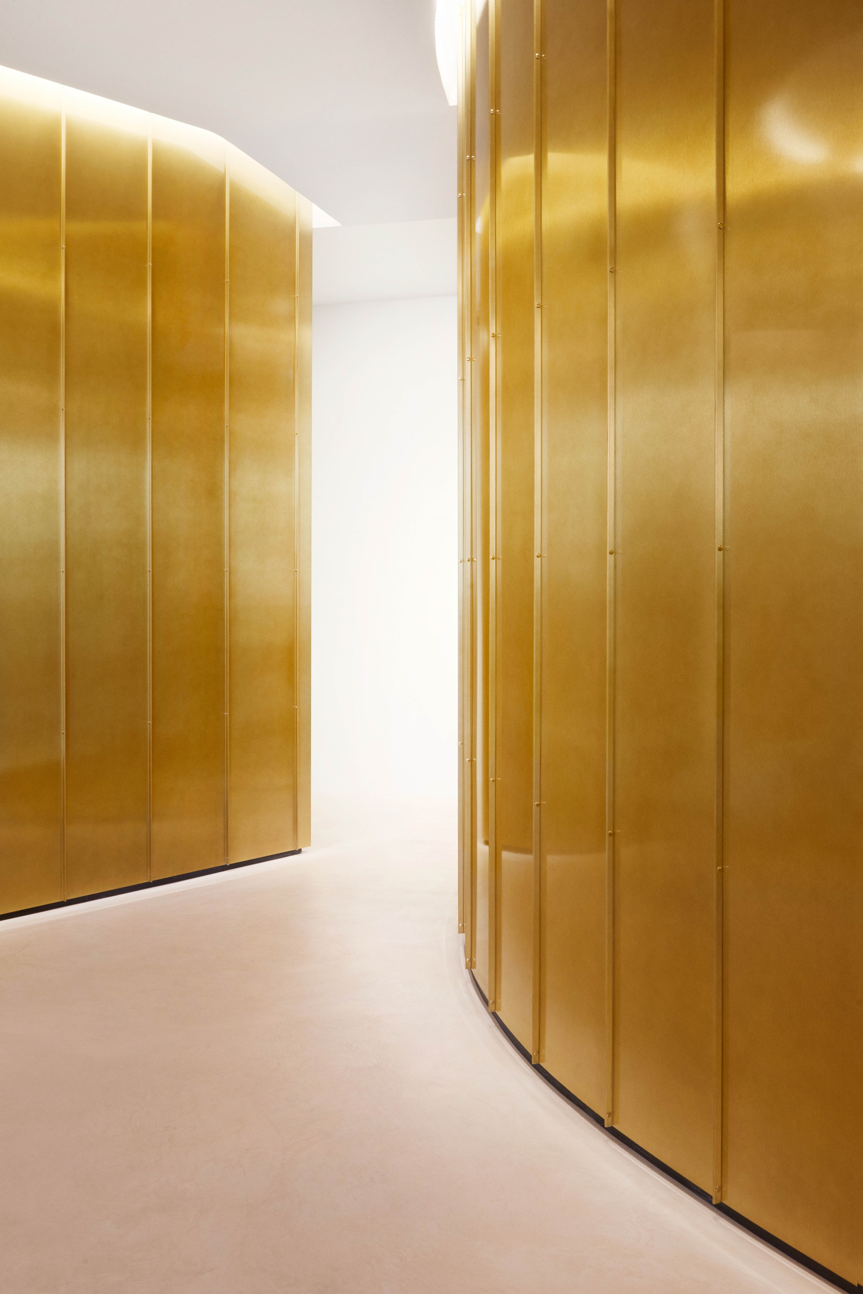 洛杉矶复古建筑中的时尚服装店设计丨美国洛杉矶丨Robert Vattilana-23