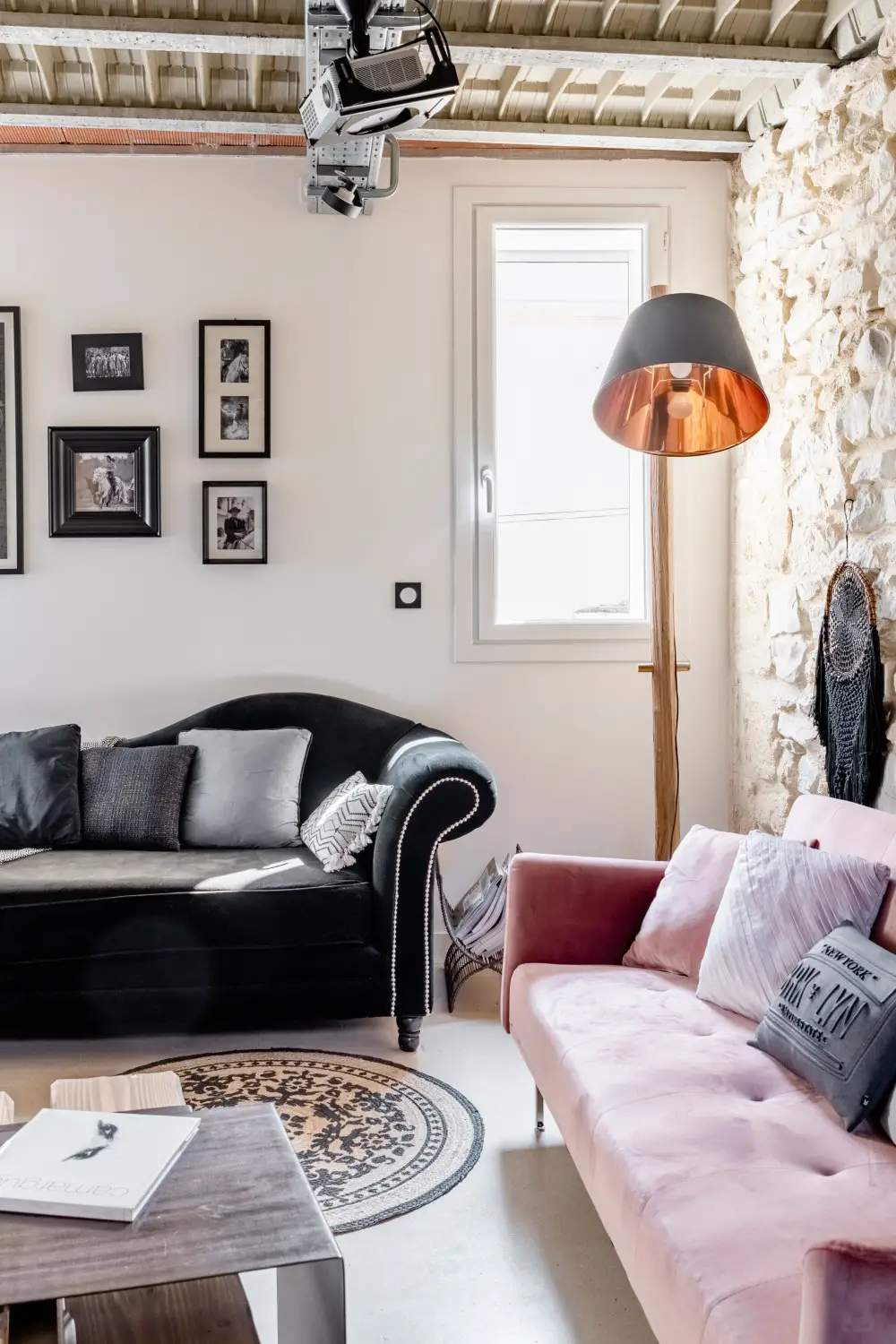 Camargue 石制阁楼 | 工业风的独特魅力-2