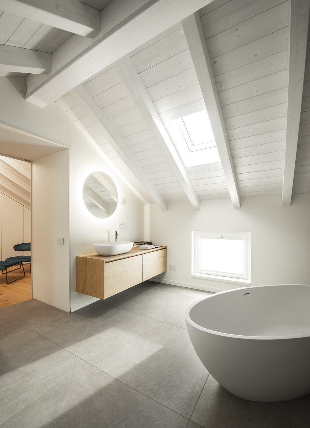 Casa MZ — Crafted Oak Interiors for an Art Historian’s Home-8