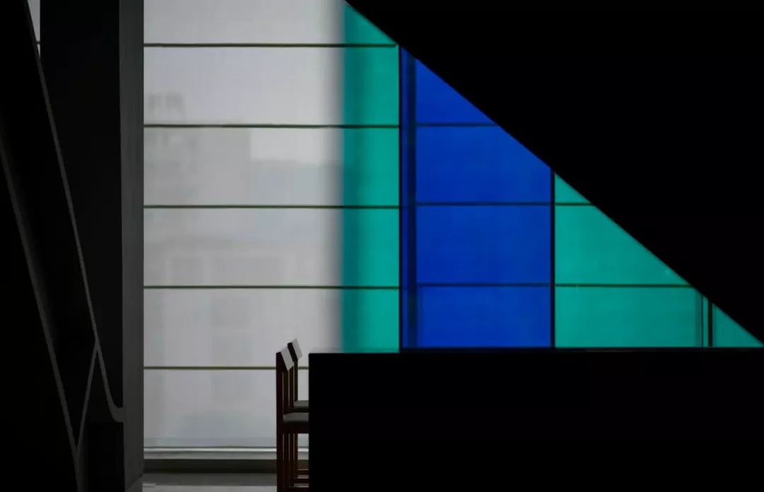 成都道田料理仁和春天店 | 炫彩玻璃诠释霓虹日料新风格-32