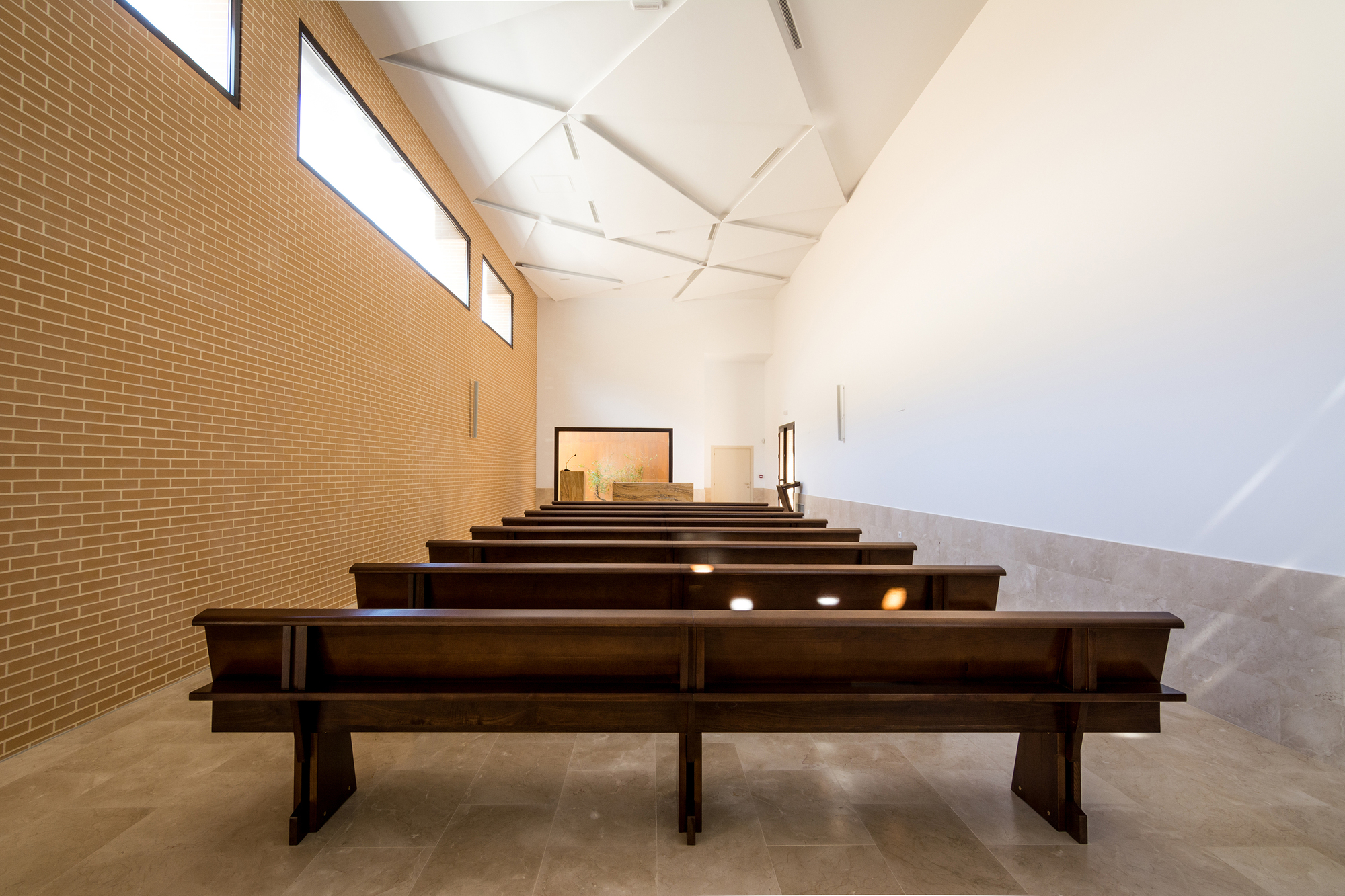 Monóvar Funeral Home | 融入自然的哀悼空间-8