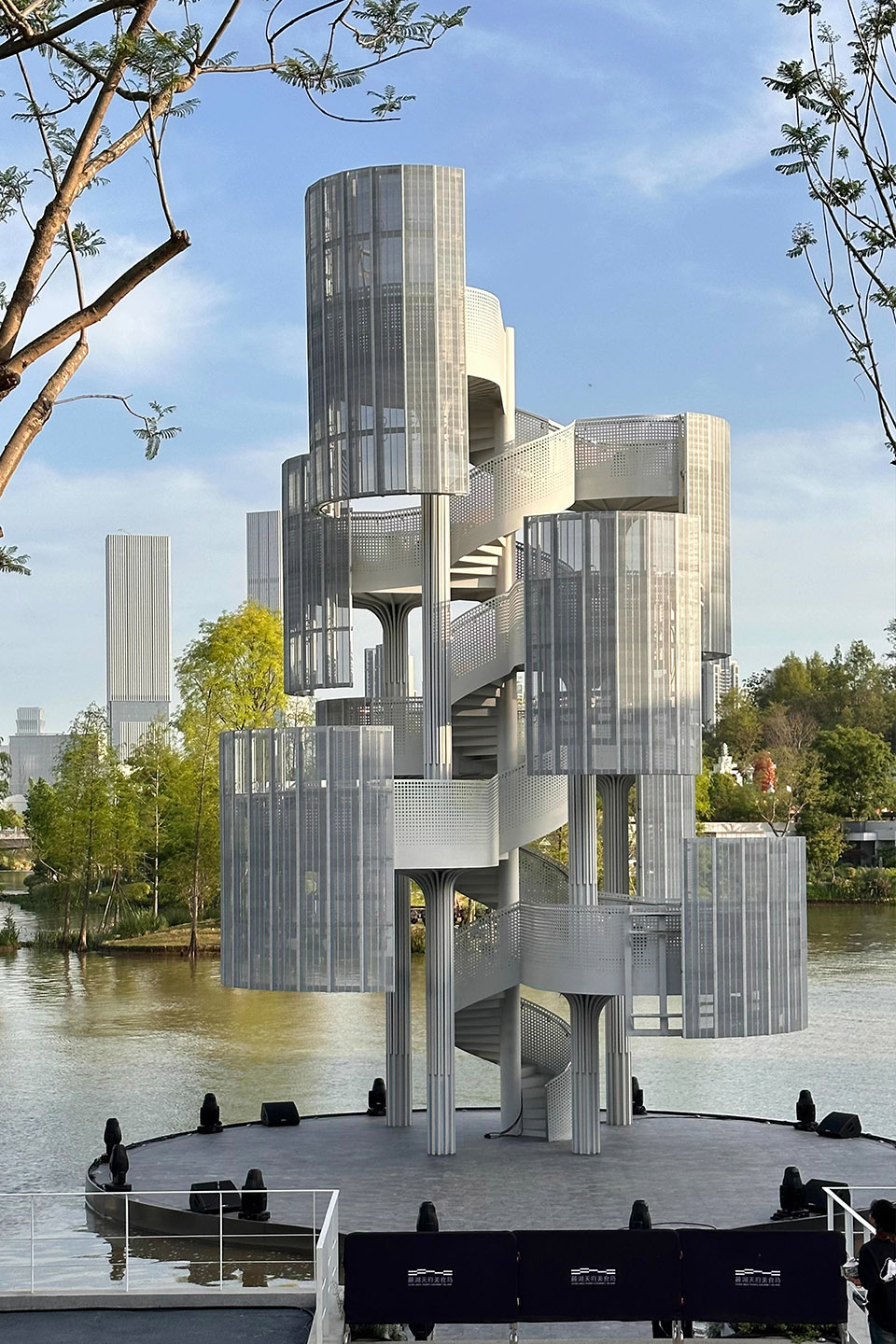 成都麓湖生态城生命塔装置丨中国成都丨万华研发及景观中心-16