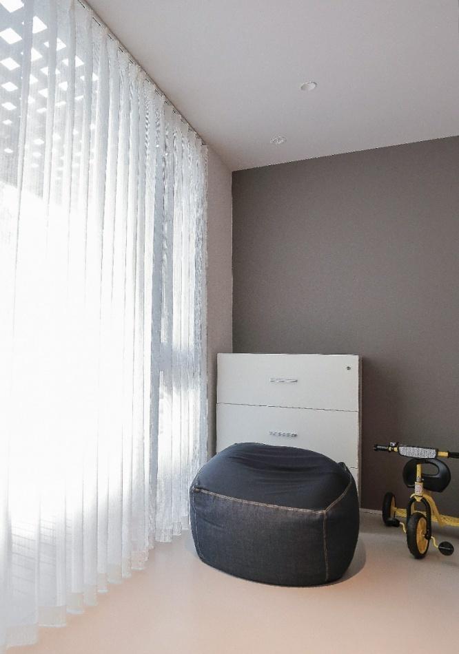 极简文艺家，灰色木色温暖空间-22