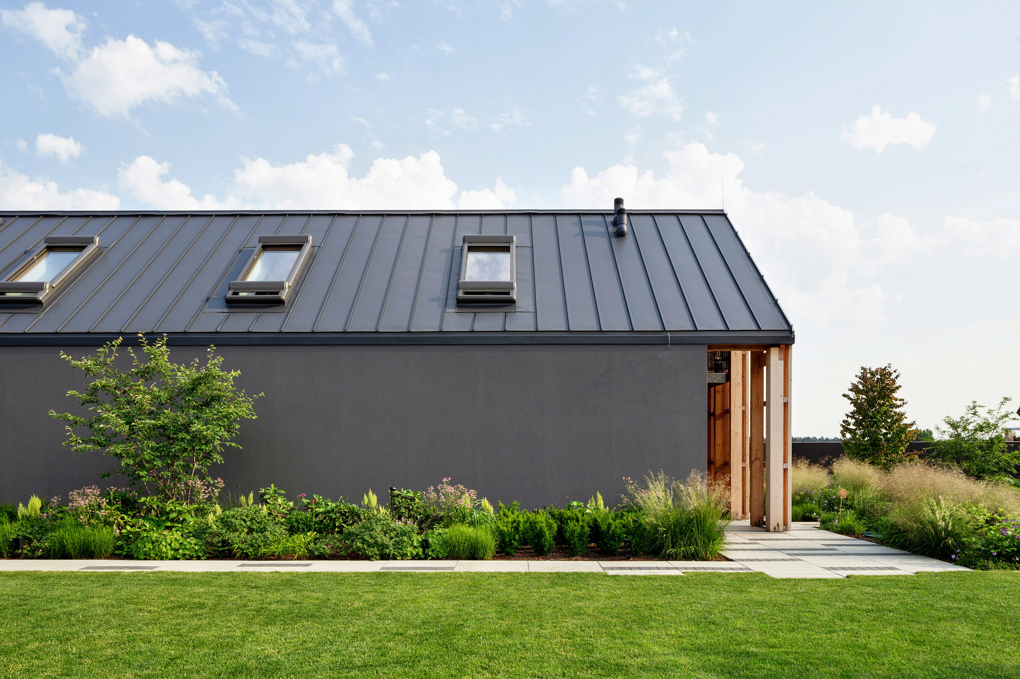 灰色房子丨RS+ Robert Skitek-25