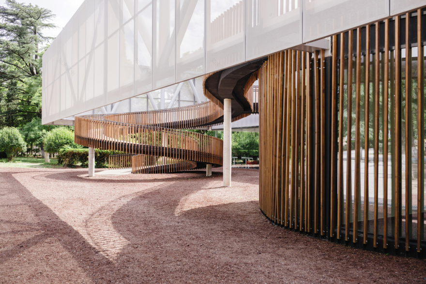 格鲁吉亚第比利斯公园中的蓝庭多媒体图书馆-49