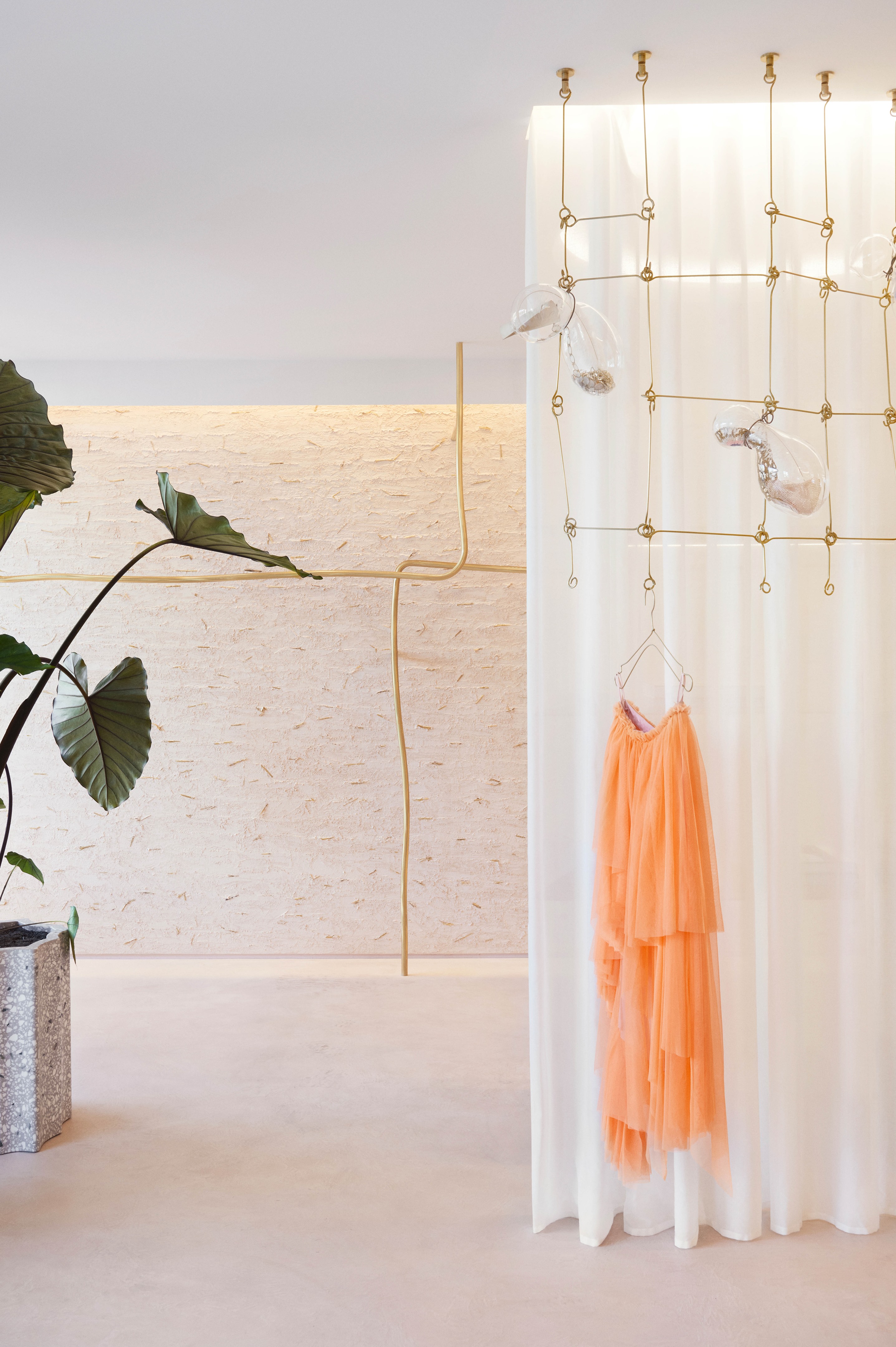 洛杉矶复古建筑中的时尚服装店设计丨美国洛杉矶丨Robert Vattilana-11