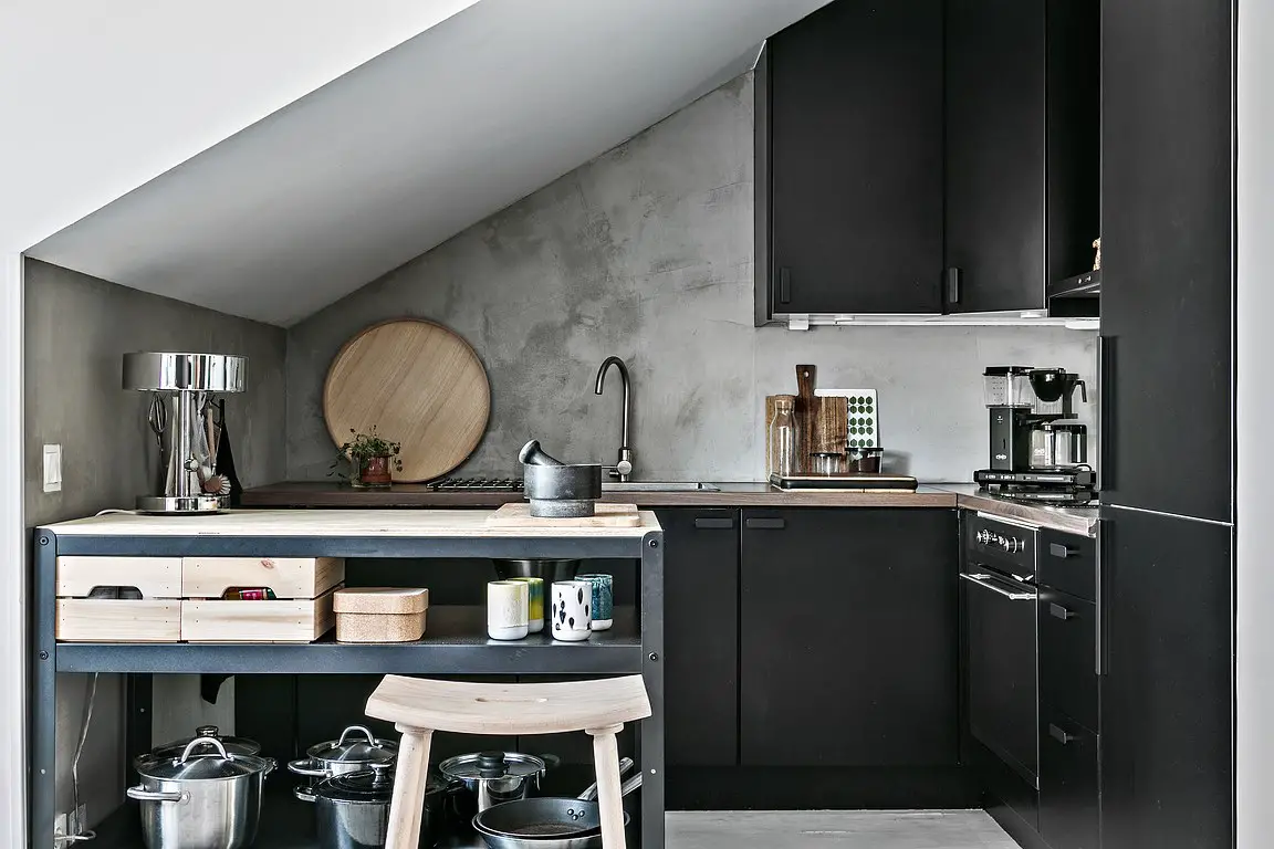 明亮与暗调交融的屋顶公寓-8