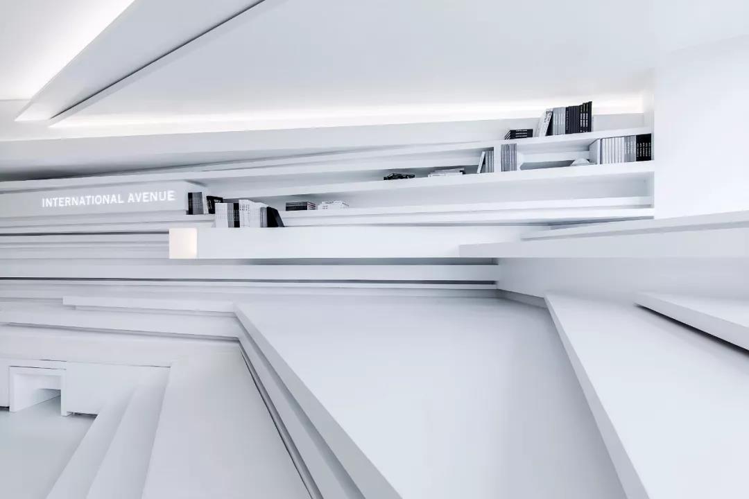 极简白，如何打造前卫艺术的国际办公-23