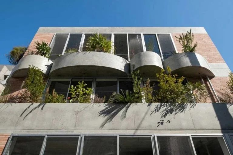 东京红砖双办公楼，绿色与空间的艺术融合-14