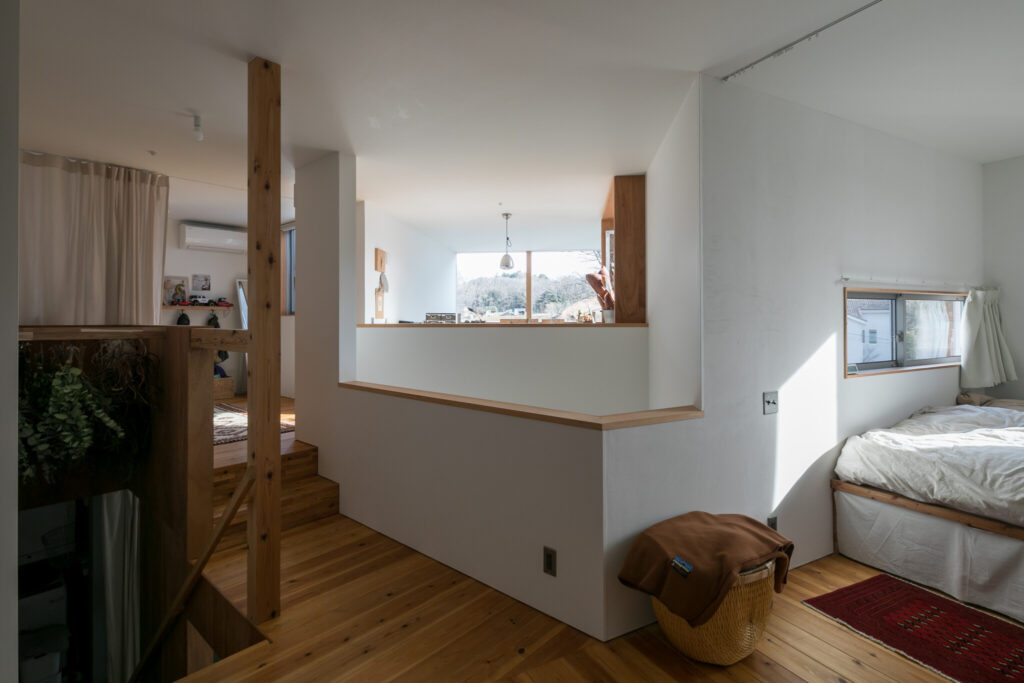 高台から緑豊かな公園を望む　緑の専門家夫妻が建てた 星型の実験住宅 | Green | 100%LiFE-18