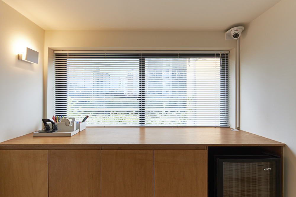 白色与木色，打造 24 平米共享办公室的极简魅力-21