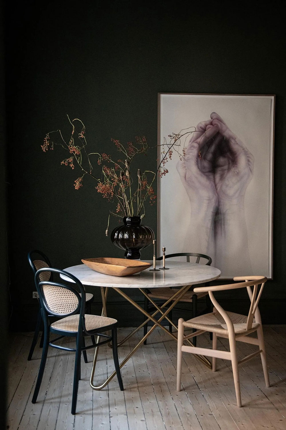 瑞典大胆绿色公寓设计，充满戏剧性魅力-4