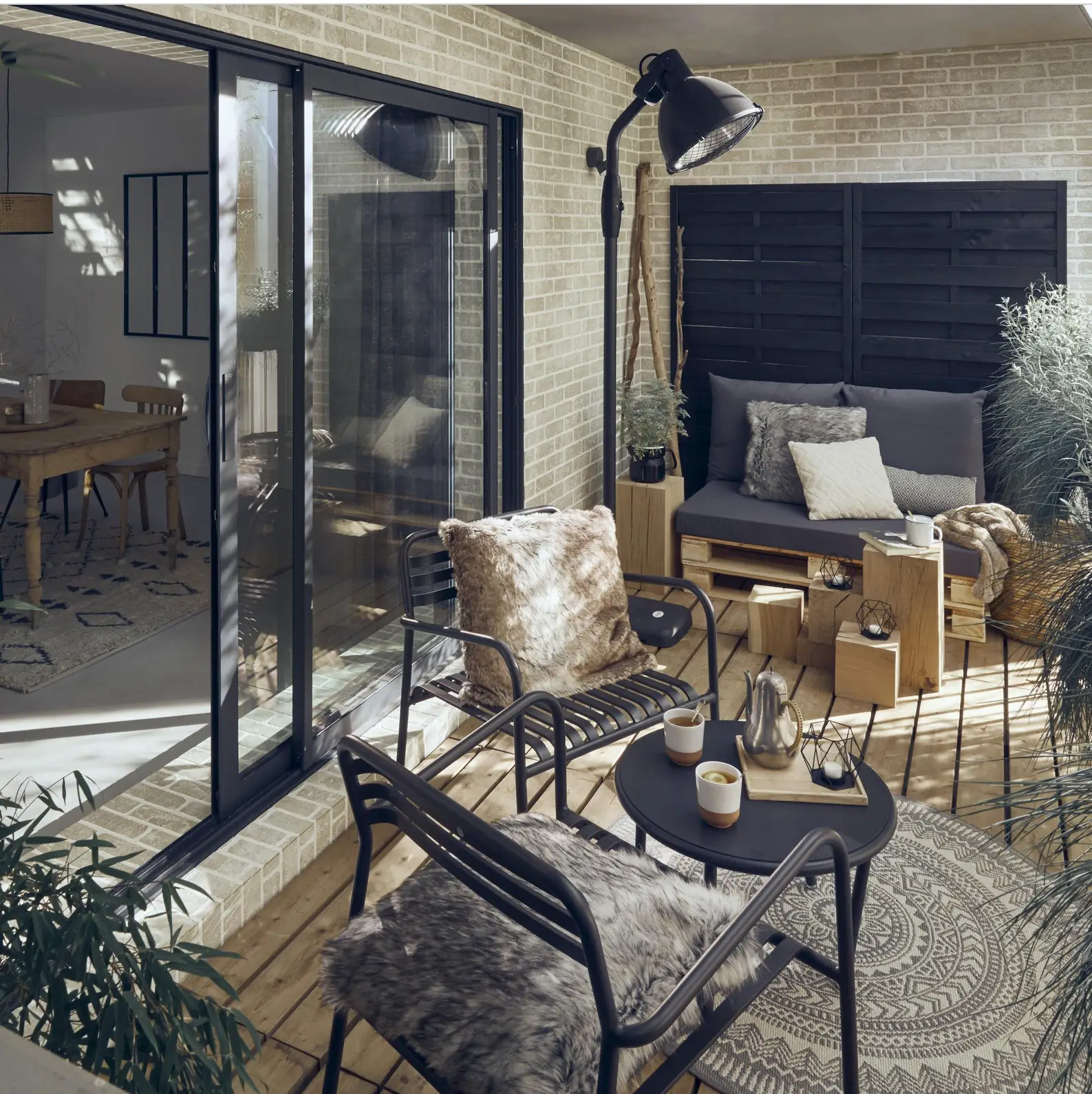 工业风冬季阳台设计，打造温暖舒适空间-2