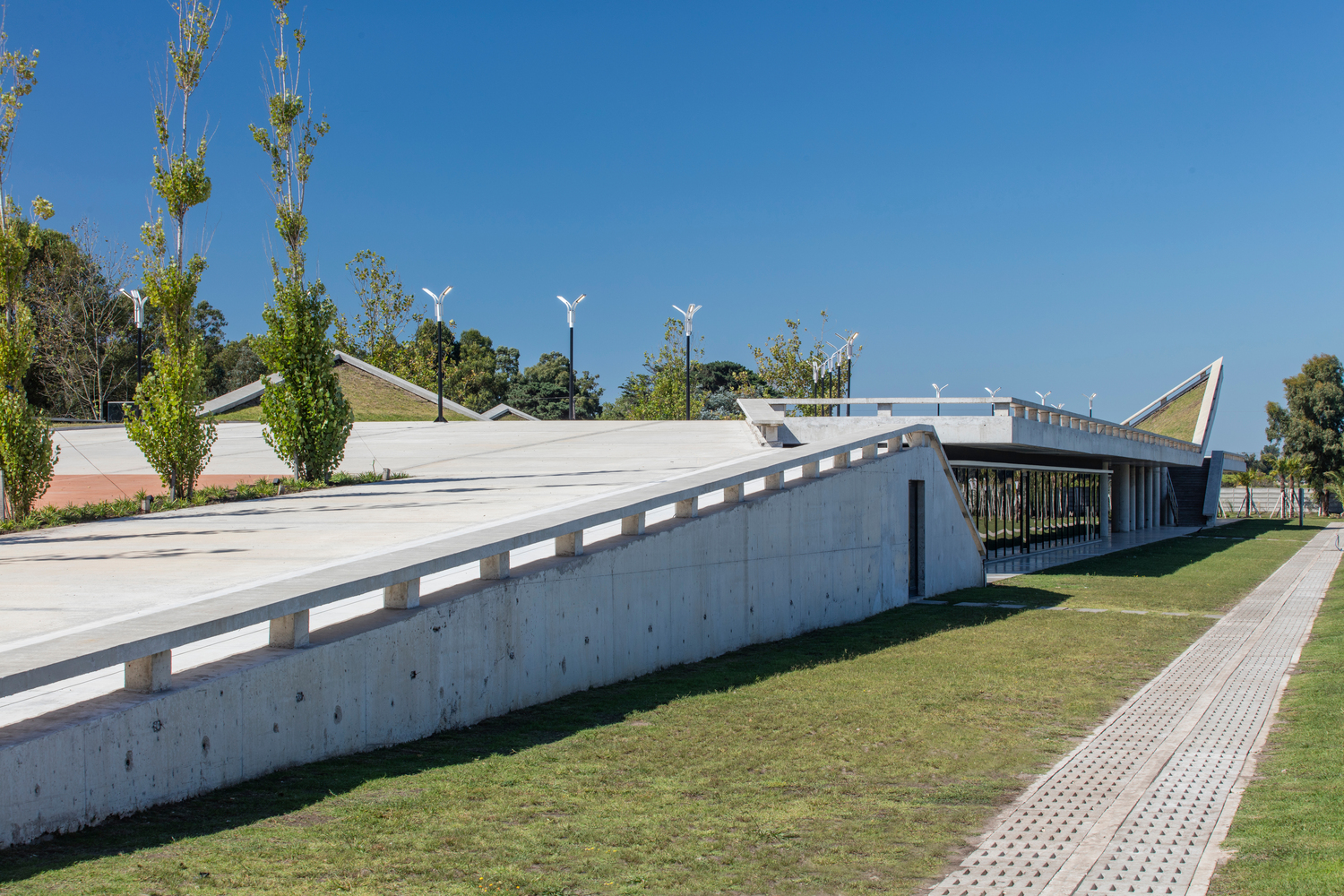 融合景观的圣克拉拉公园 Pavilion in Parque Santa Clara-15