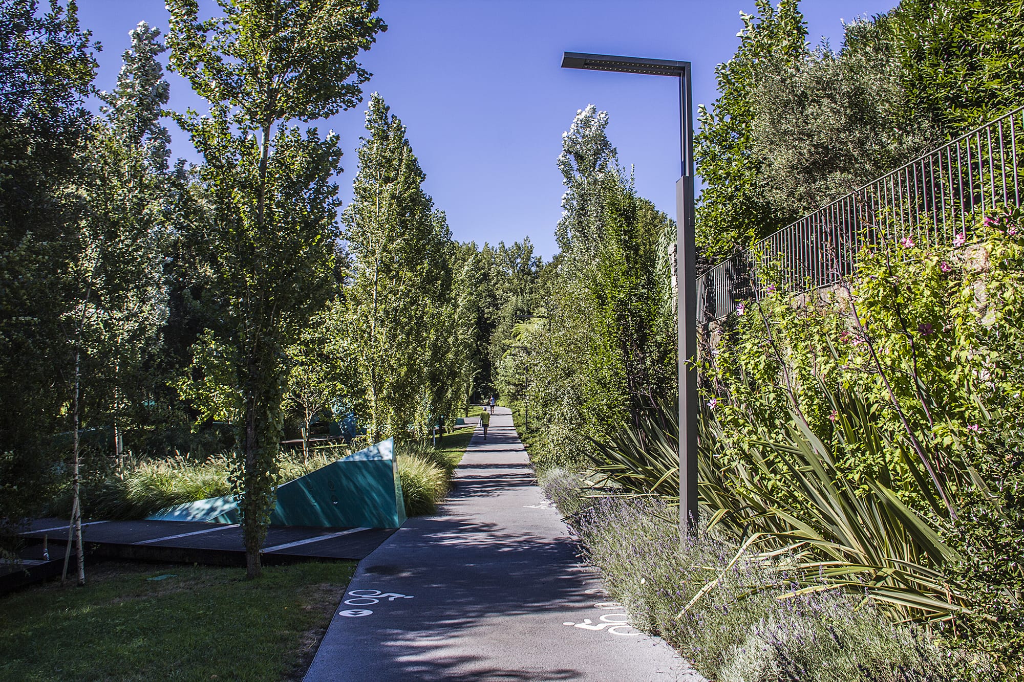 森林里的蓝色折纸公园丨葡萄牙波尔图丨Oh!Land studio-19