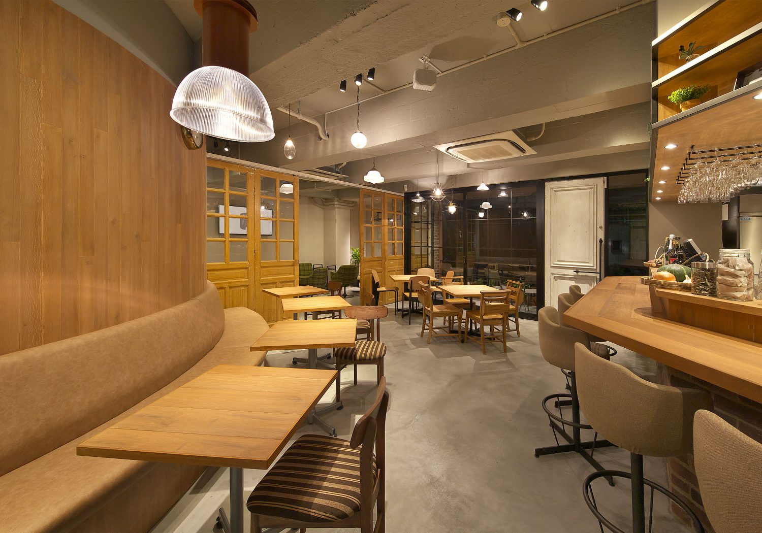 全天营业的家庭式场所（注：ALL DAY表示全天，HOME常见意思是家、家庭、住所 等，这里推测可能是指全天营业的类似家庭氛围的场所，如全天营业的家庭旅馆、全天开放的社区家庭活动中心等，需结合具体语境进一步确定准确含义） 丨日本东京丨岩本胜也＋EMBODY DESIGN-10