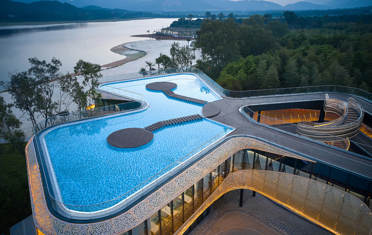 White Crane Lake Visitor Center / Archperience-9