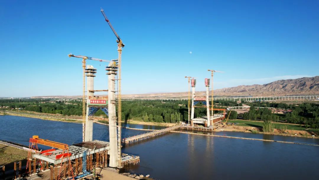 塞上江南新地标！中卫下河沿黄河公路大桥主塔全部封顶-14