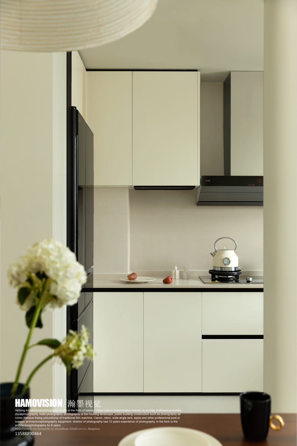 奶油色空间中的极简艺术丨中国上海丨年·演播室-51