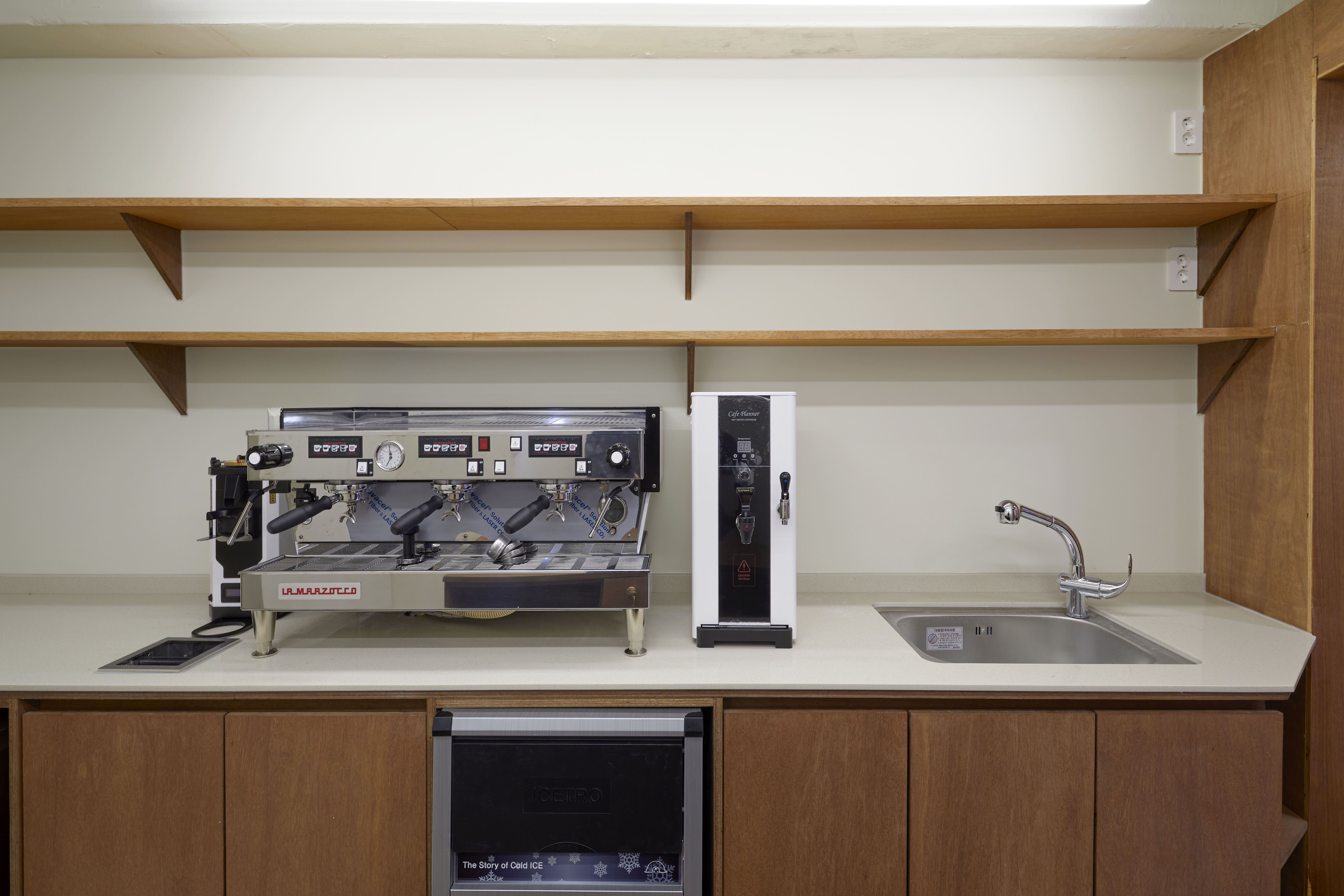 五平米卡啡小馆，温馨白色调设计-5