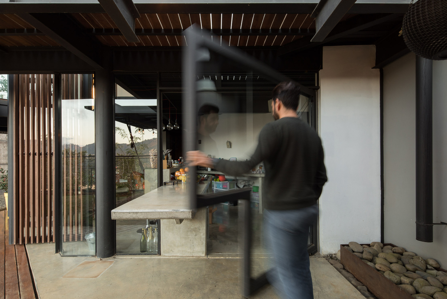 中央之屋 · 融入城市景观的简约现代住宅-16