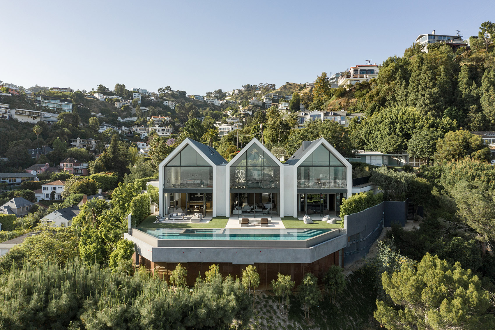 带有悬挑泳池的住宅，洛杉矶 / Standard Architecture-5