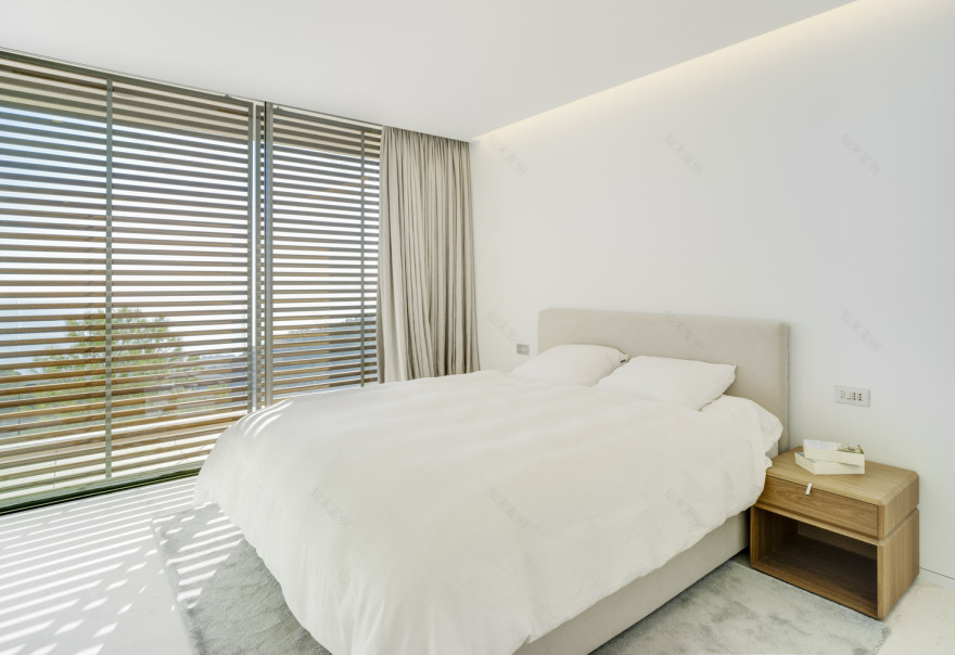 嵌入山体的独特度假屋-39