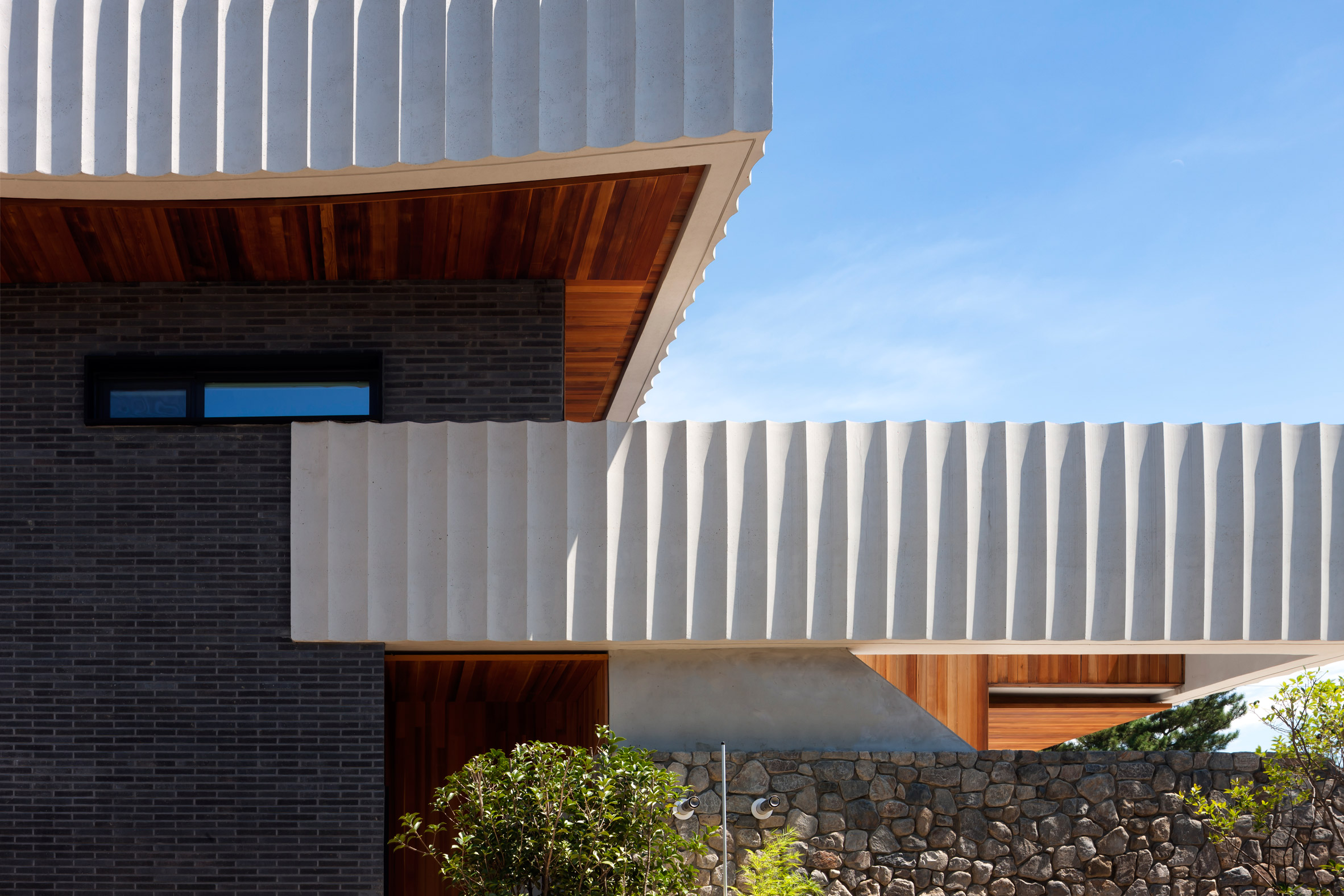 Ridged ribbons of concrete wrap house in South Korea by ODE Architects-7