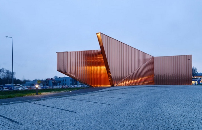 “Dancing Flame”(“舞动的火焰”)不对称展馆丨波兰丨OVO Grabczewscy Architekci-9