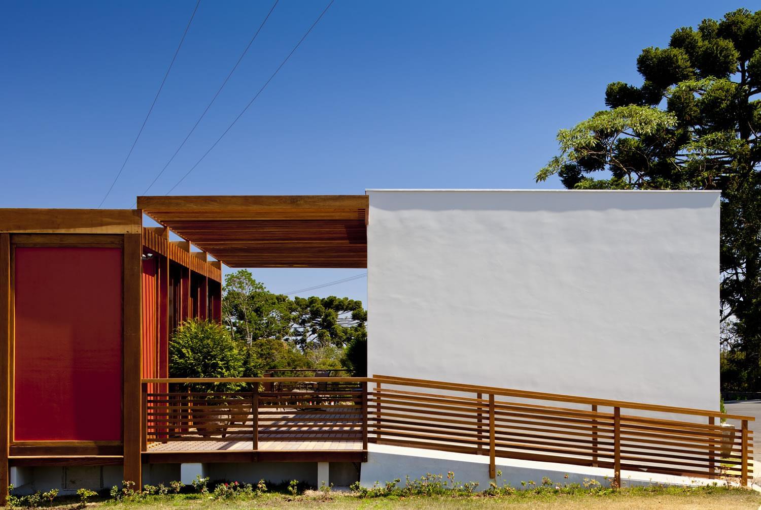 巴西 Campos de Jordão 的透明图书馆咖啡厅-4