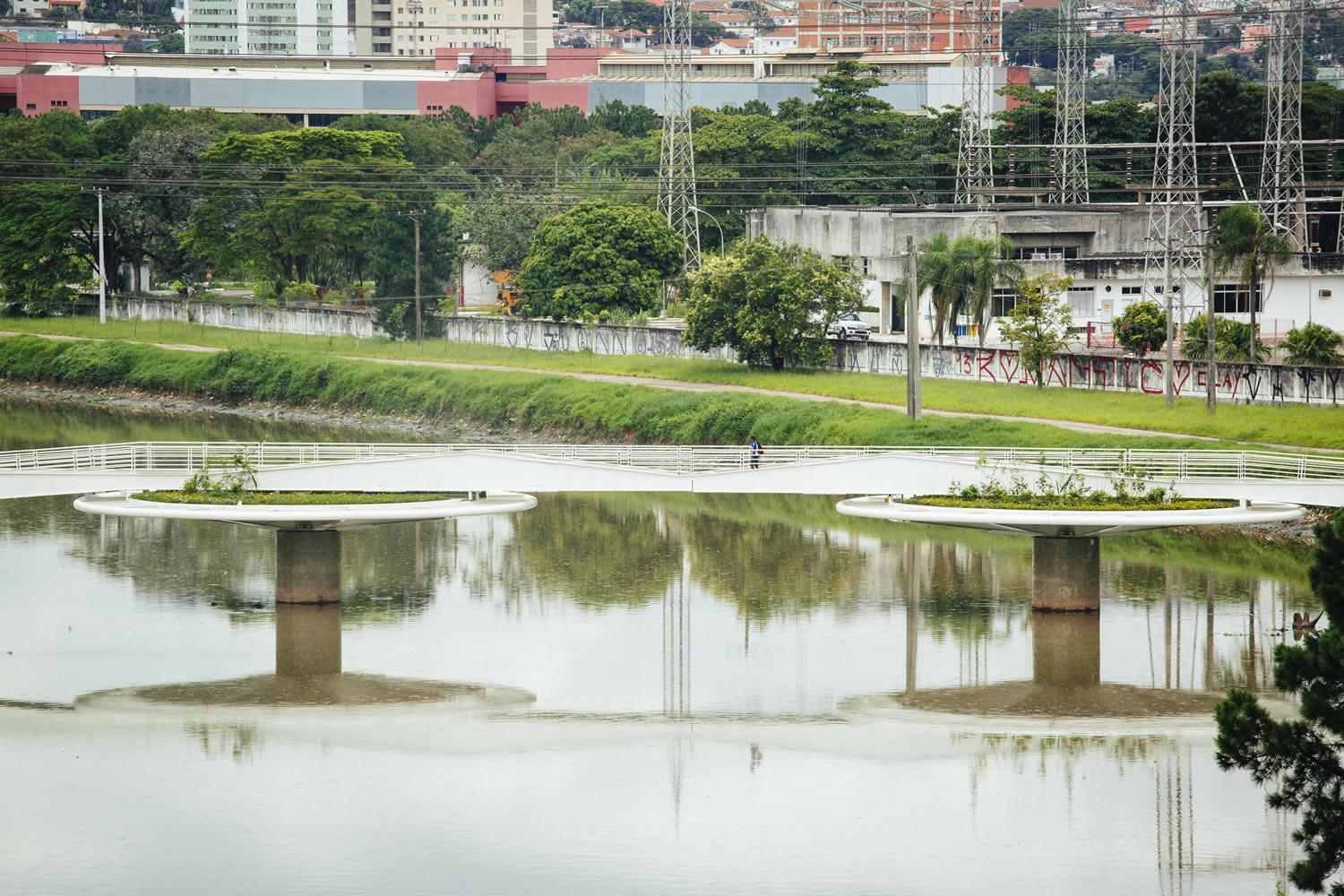 Guarapiranga 运河上的浮动环形 passarela-6