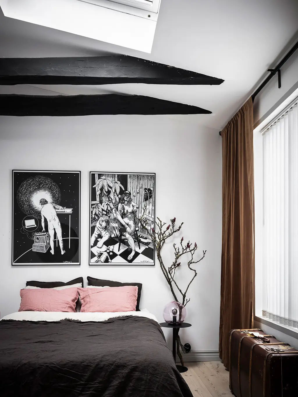 瑞典百年老屋中的温馨卧室设计-13