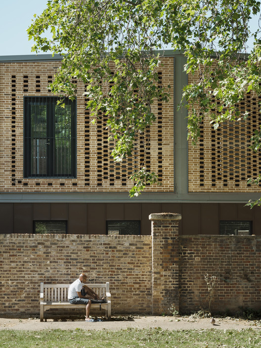 隐秘花园中的旧乳品厂改造-27