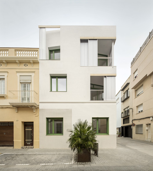 西班牙 Badalona 老城区多家庭建筑丨Enric Rojo Arquitectura-9