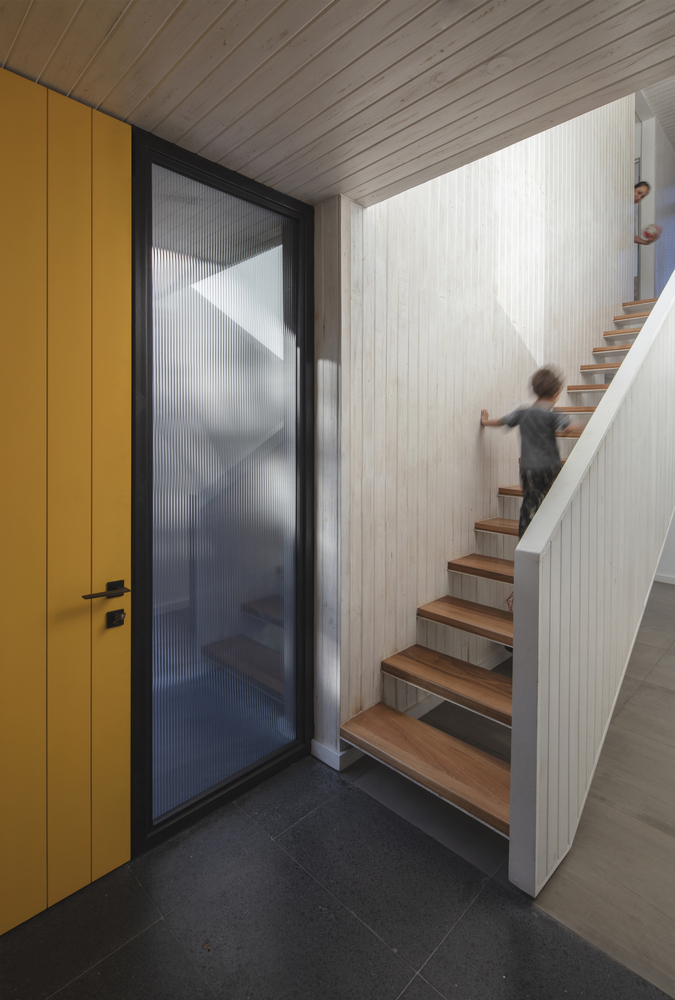 智利 Vitacura 社区翻新住宅，融入自然光线与可持续设计-33