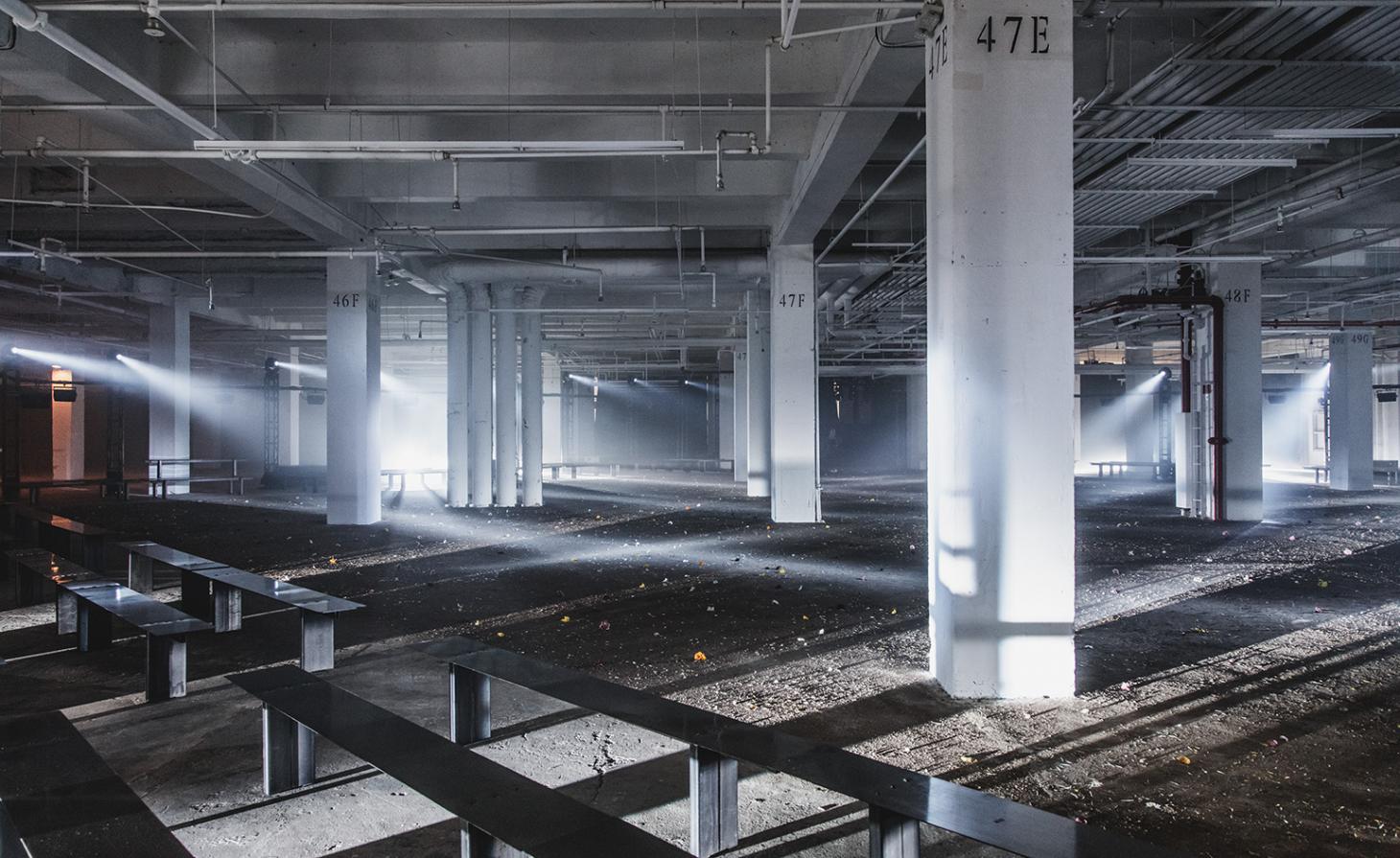 时尚盛宴 | 2017 春夏时装周秀场室内设计亮点-27