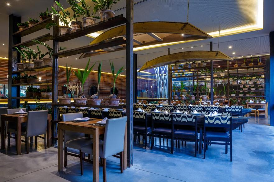 巴西 NAU 餐厅设计 | 渔网外观,自然光运用,海洋气息室内设计-8
