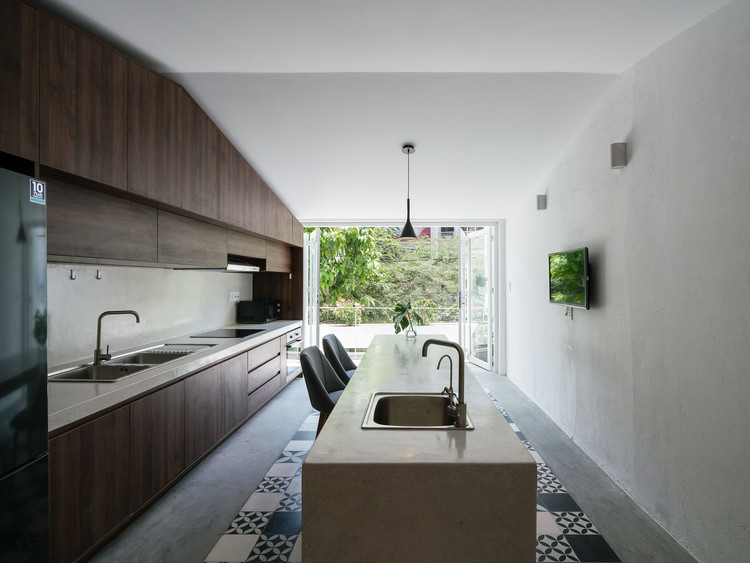 ZAKK ANDS HOUSE 透明金属边界与自然光影的完美融合-8