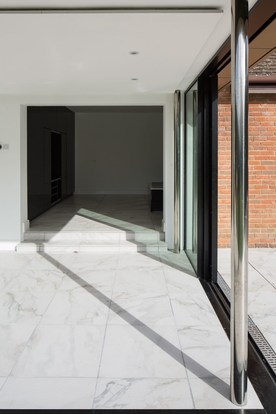 英格兰退休夫妇的现代家居改造-36