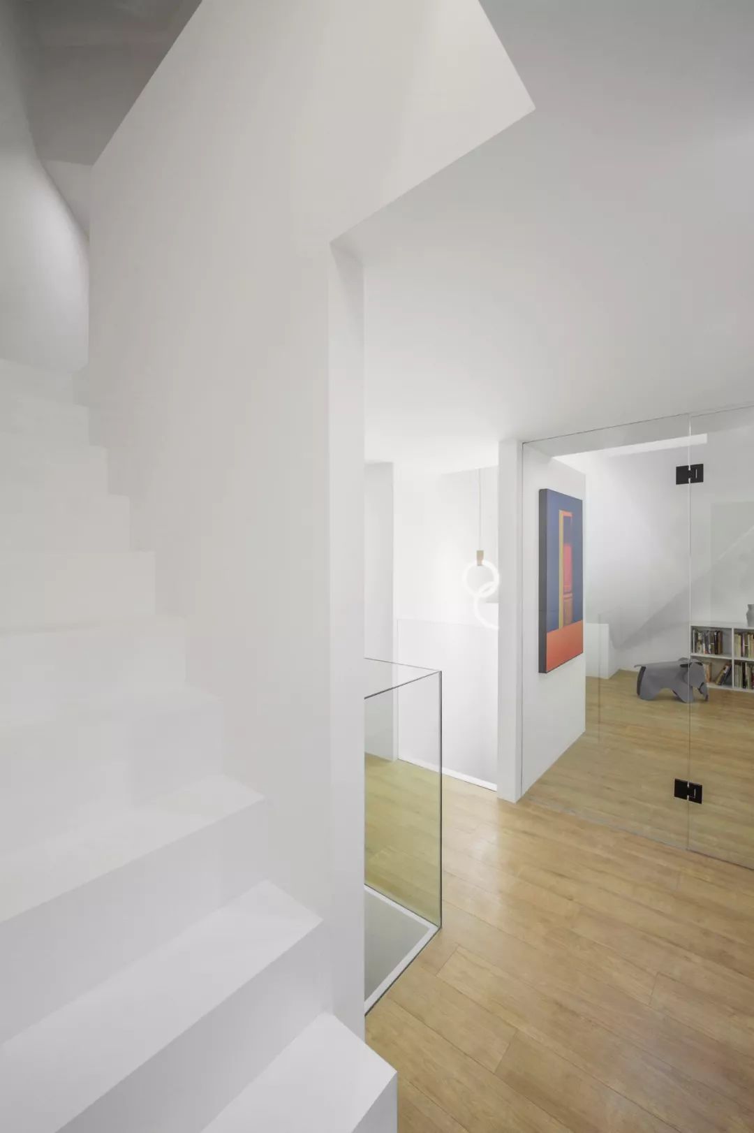 135m²怪异阁楼,创意爆改为艺术画廊式舒适三层!-55