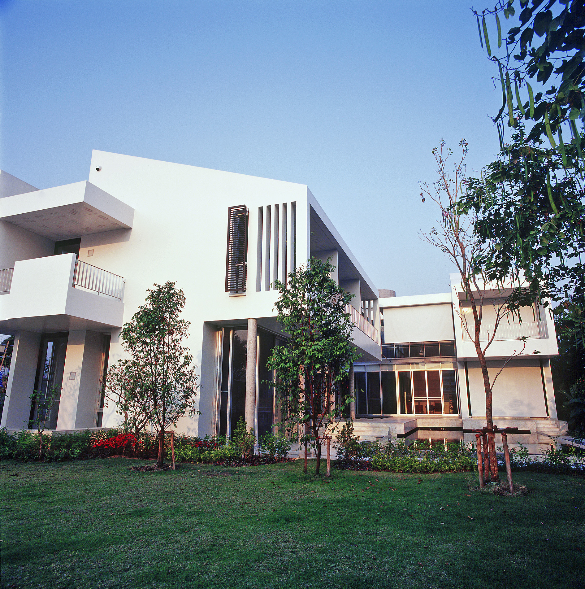 热带风格住宅设计，实现私密性与景观的完美融合-4